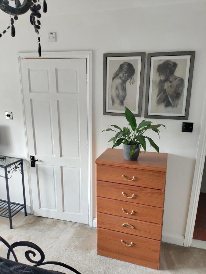 The Oast Apartment Maidstone Bagian luar foto